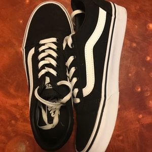 Black/White Vans old school